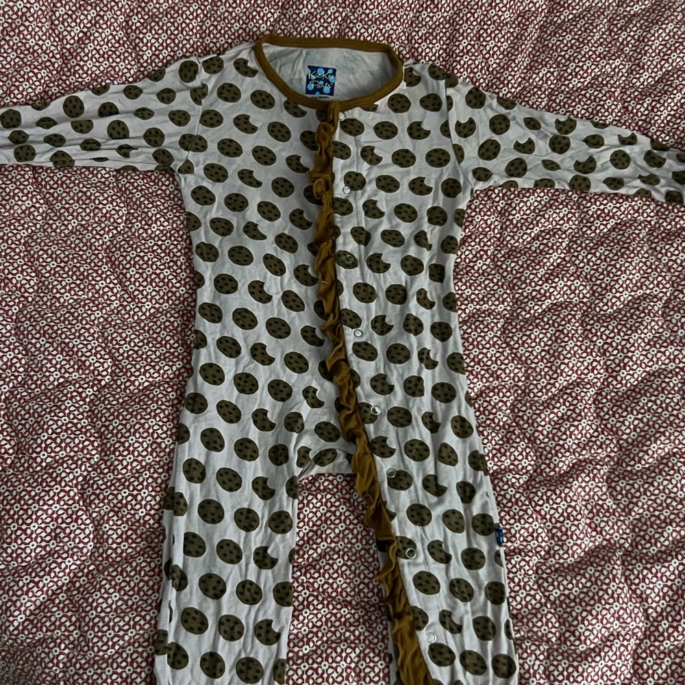 12-18 month outfits/sleepers for baby girl. (Part 1 of 2)